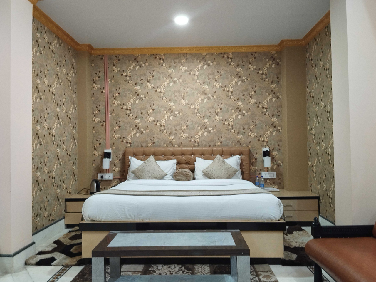 Hotel Rising Sun - Photo 1