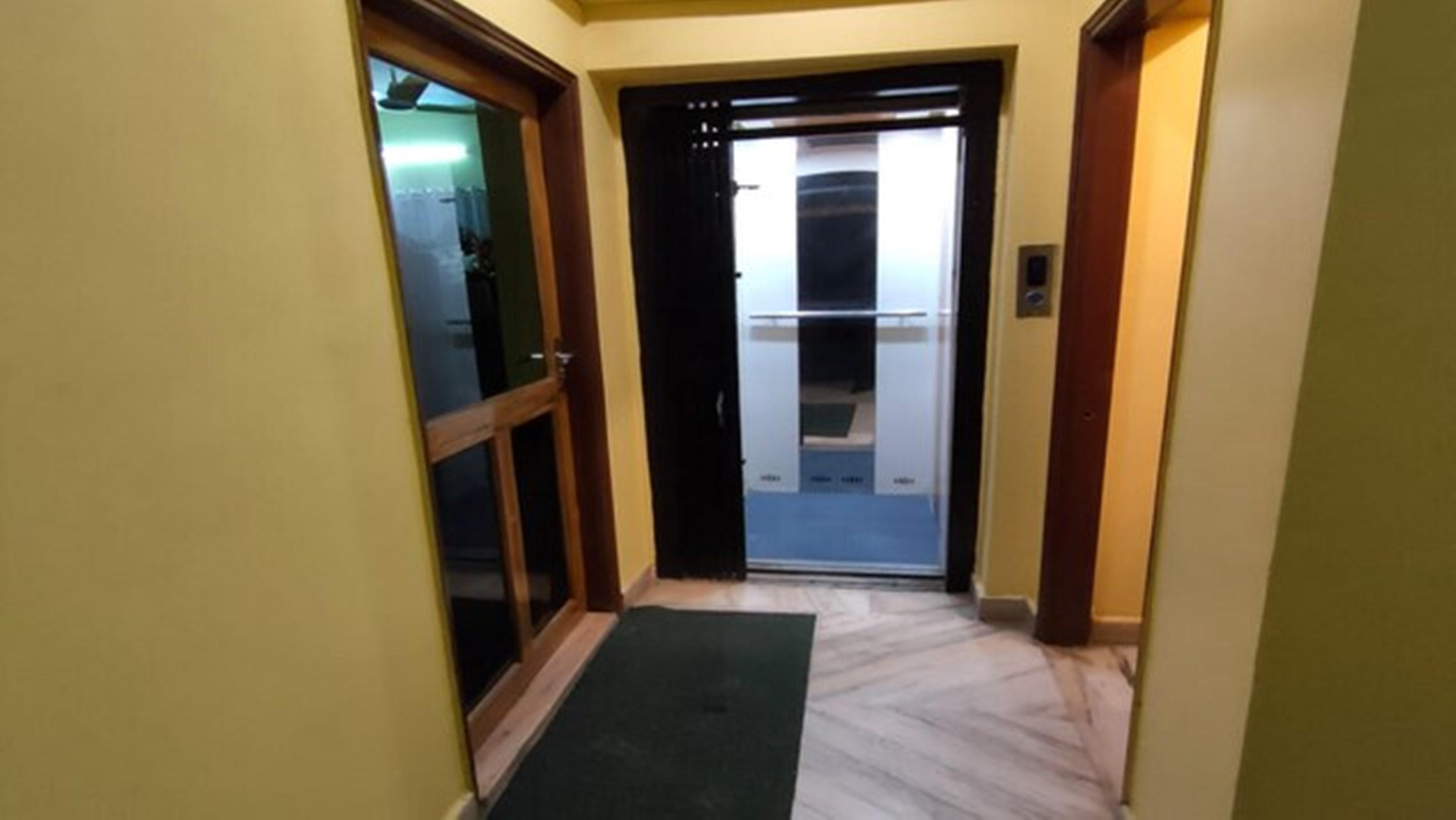HOTEL SAKET PALACE - Photo 2