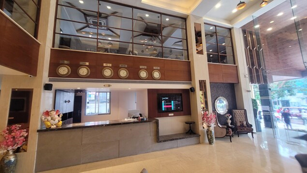 Hotel Simran International - Photo 1